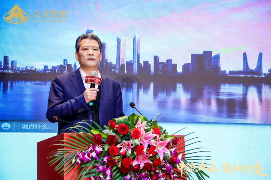 尊龙凯时集团总裁张坚钢.jpg